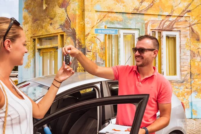 Sleuteloverdracht van een huurauto van Palmera Car Rental